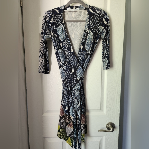 Diane Von Furstenberg Julian Silk Jersey Wrap Dress - Picture 2 of 12